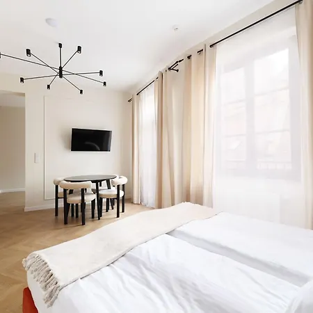 Hetman Main Square * كراكوفيا