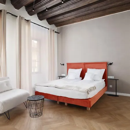 Hetman Main Square * كراكوفيا