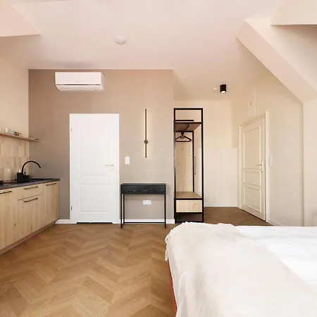 Hetman Main Square * كراكوفيا